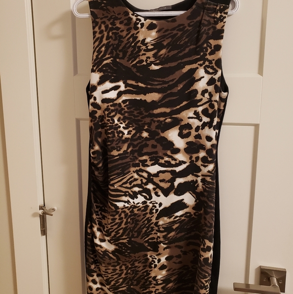 Leopard Print stretchy knee length dress - Picture 2 of 5